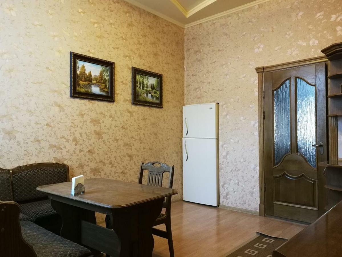 Затишна Квартира В Центрі Міста テルノーピリ エクステリア 写真